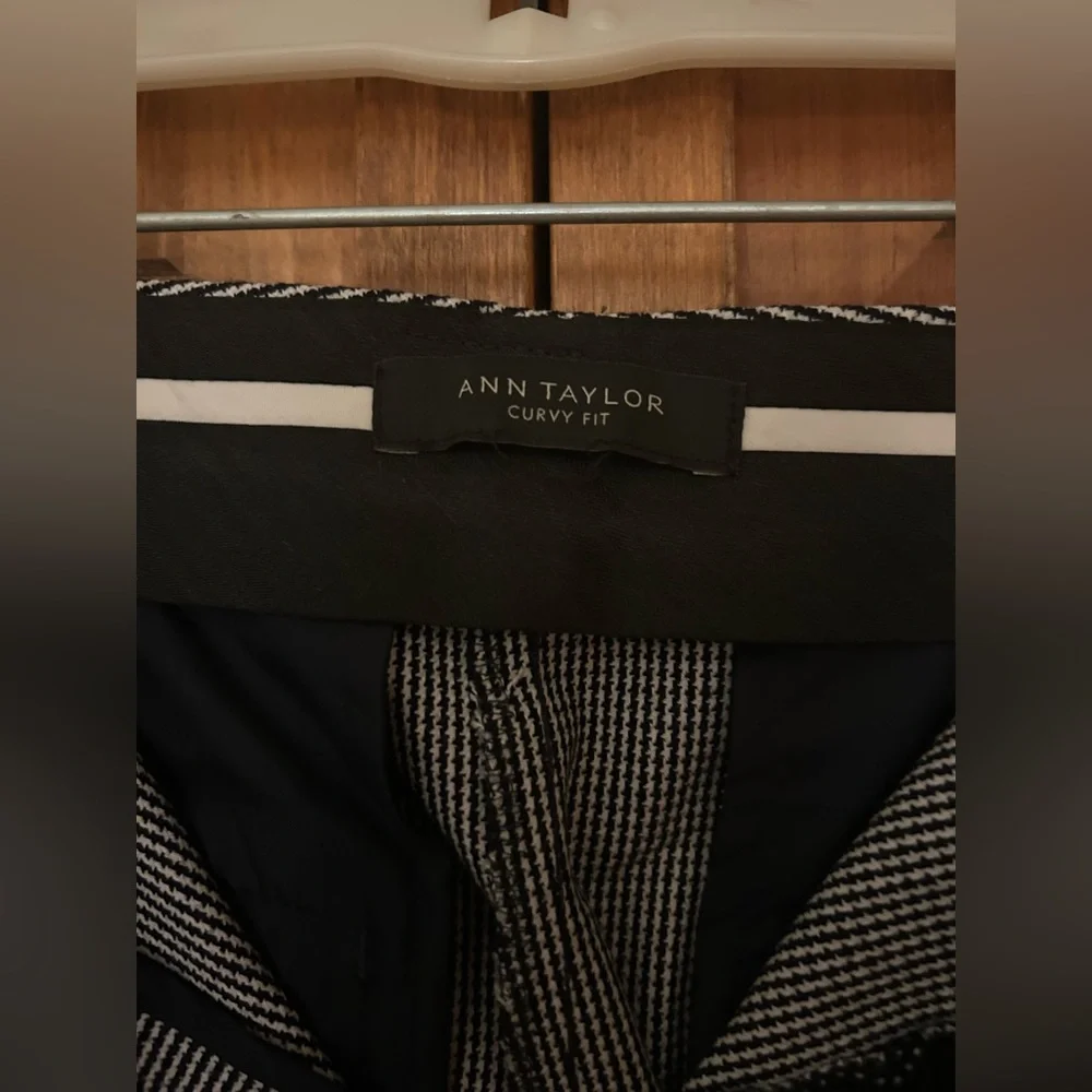 Ann Taylor Women's Preppy Classic Curvy Fit Black White & Houndstooth Pants
